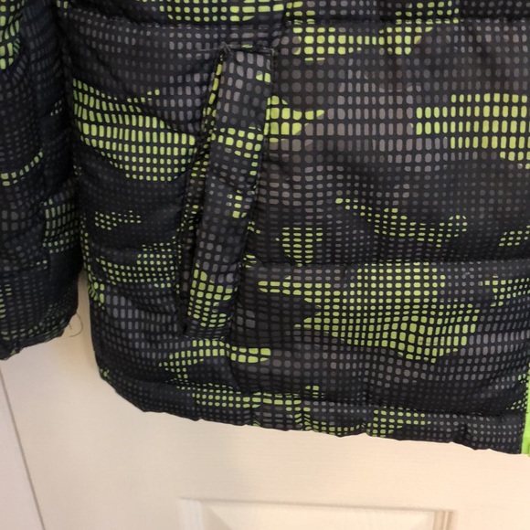 Swiss Tech Boys Camo Coat Size M - Picture 7 of 11